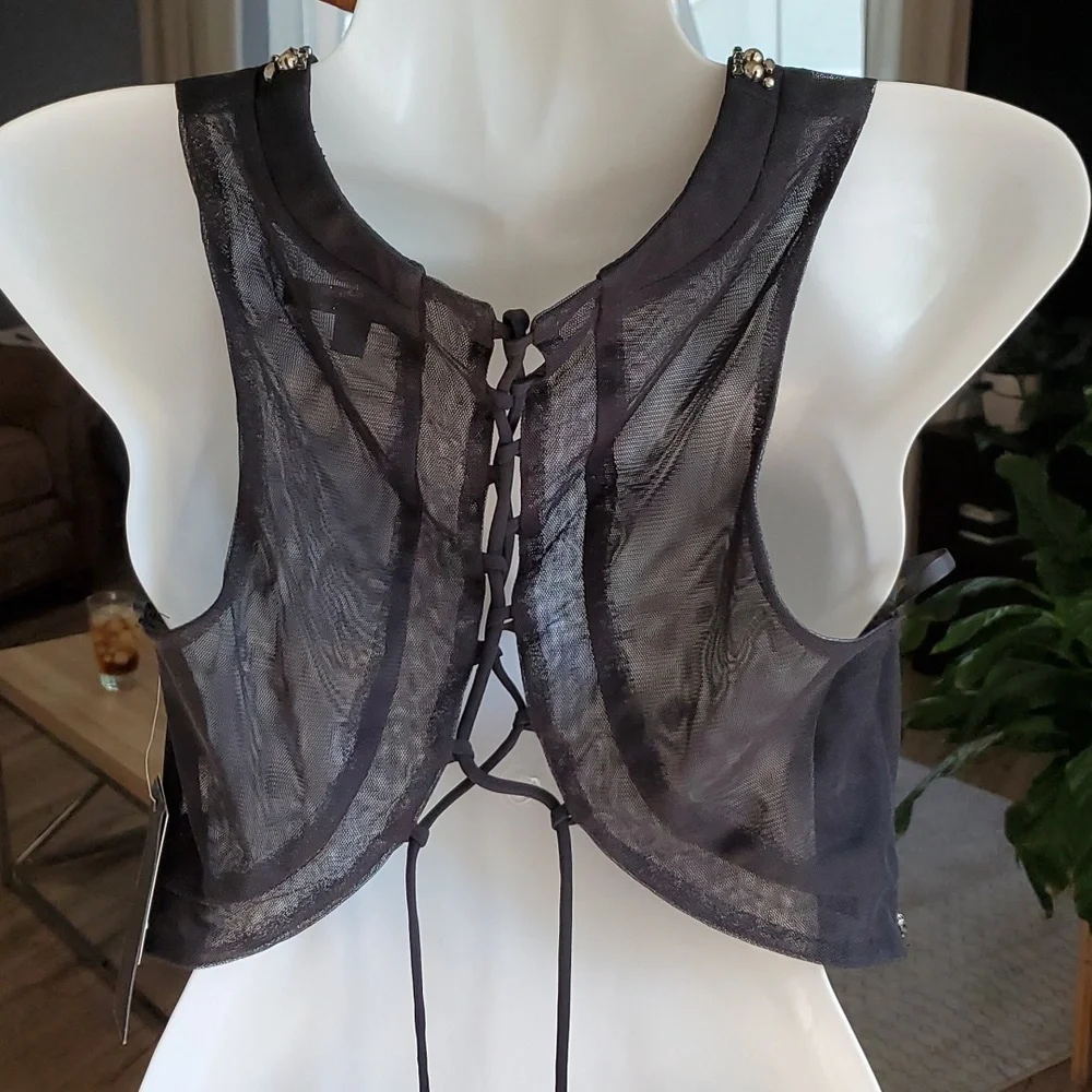 NWOT  City Studio midriff back lace up top. - Picture 4 of 10